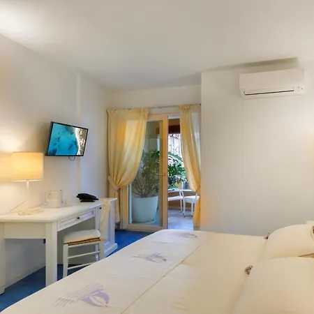 Janas Hotel 3*