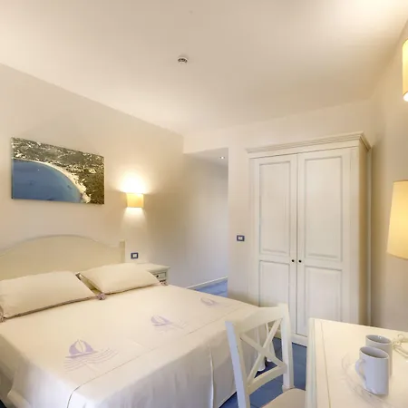 Janas Hotel 3*