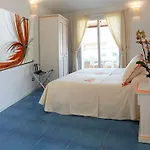 Janas فندق