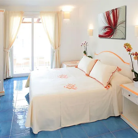Janas Hotel 3*