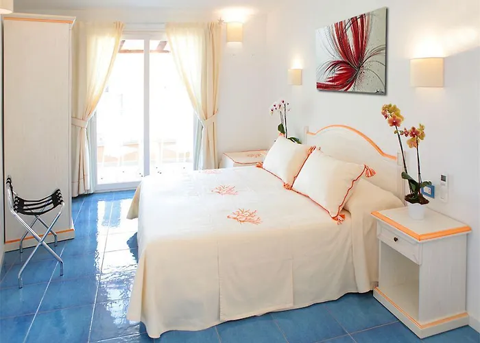 ヤナス ホテル 3*